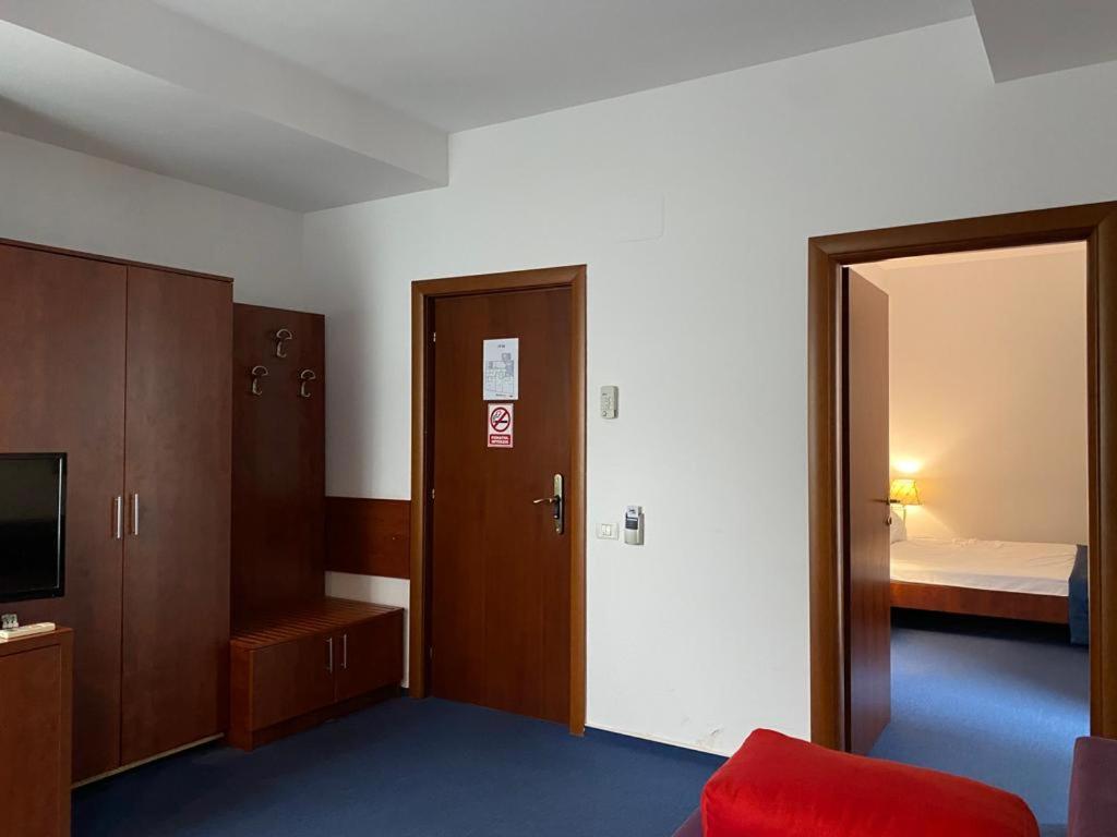 Samaa Hotel Boekarest Buitenkant foto