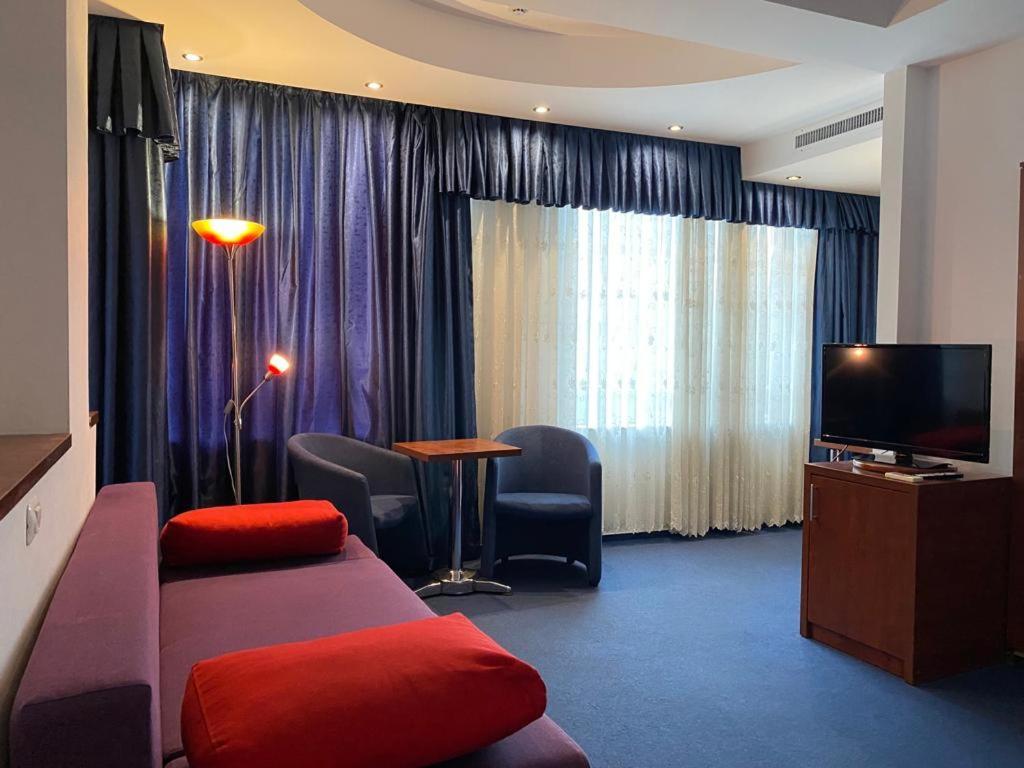 Samaa Hotel Boekarest Buitenkant foto