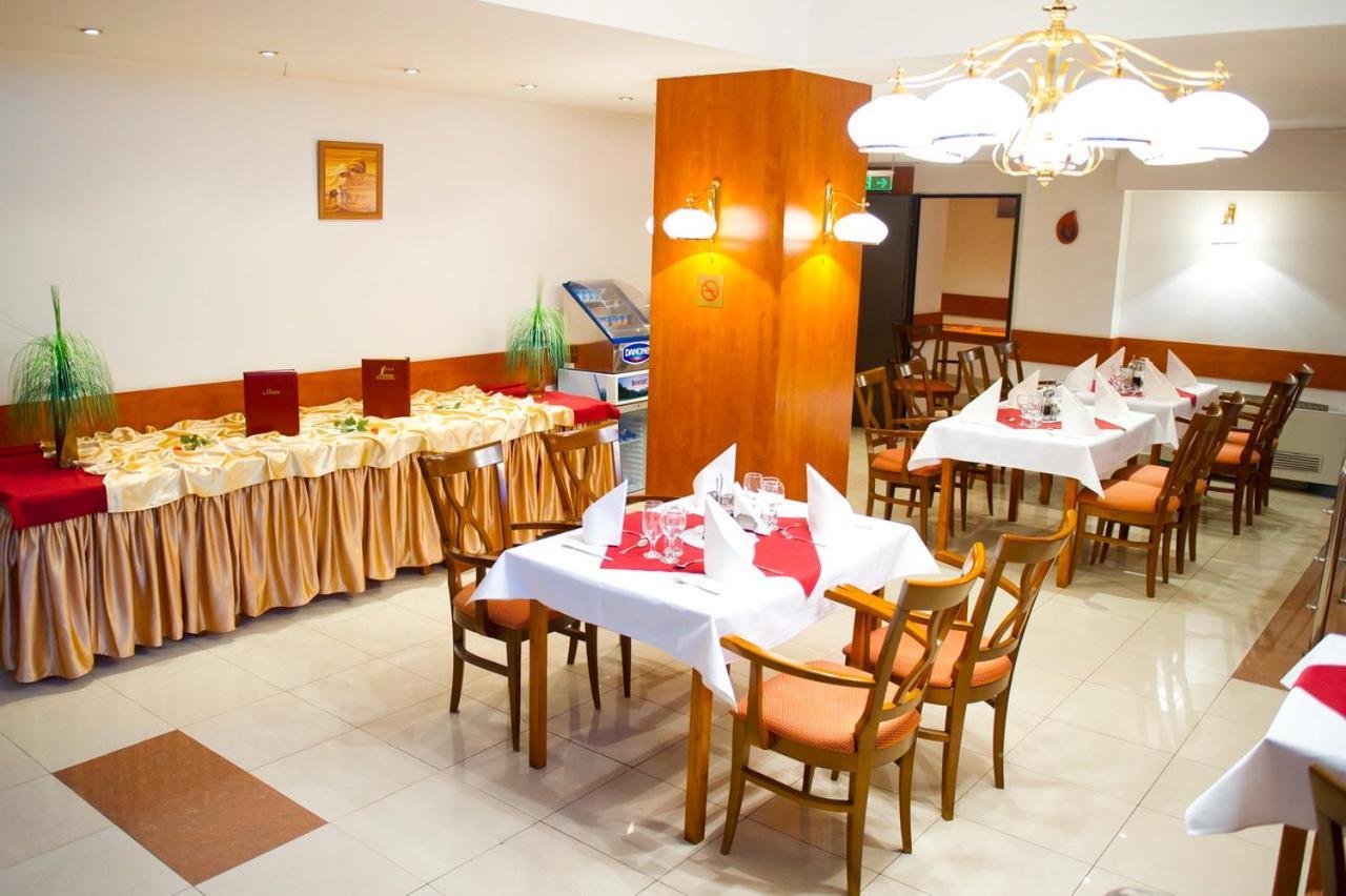 Samaa Hotel Boekarest Buitenkant foto