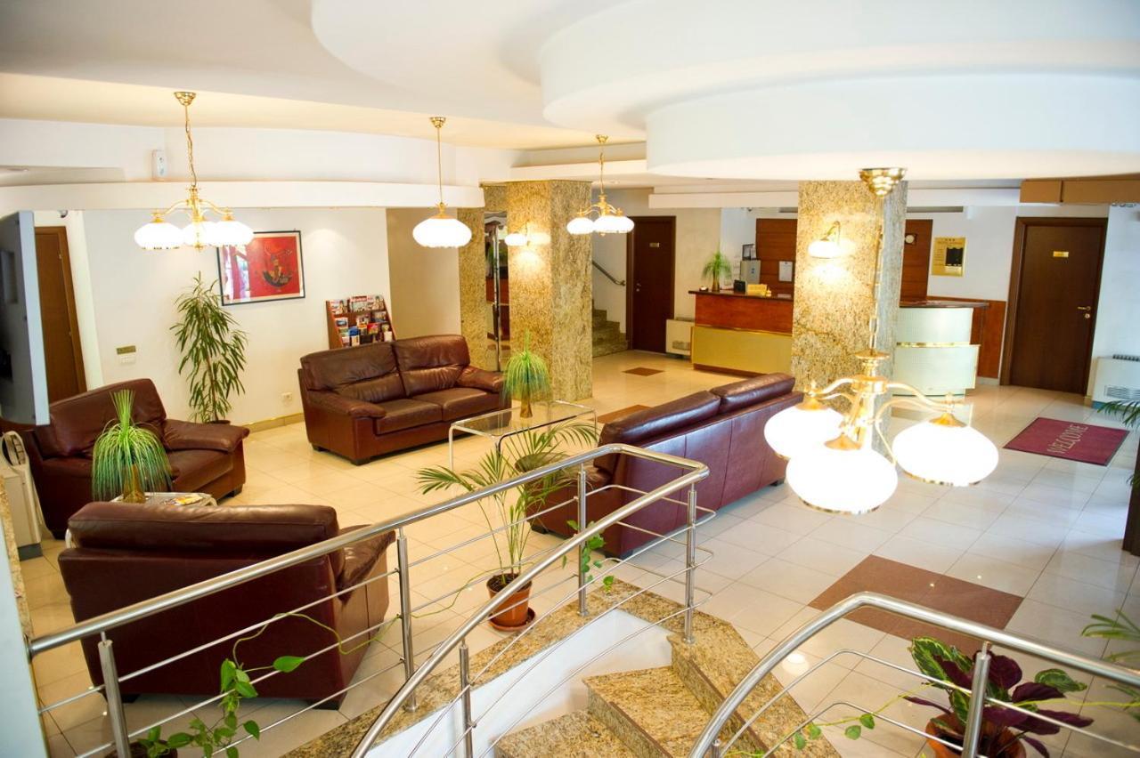 Samaa Hotel Boekarest Buitenkant foto