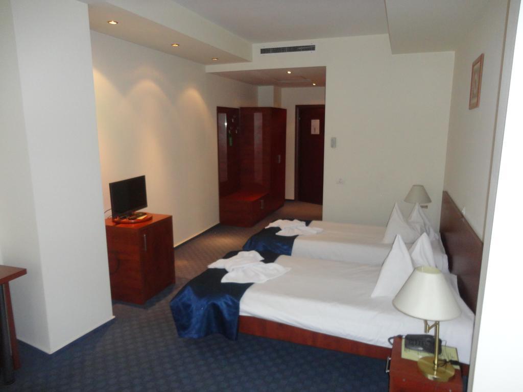 Samaa Hotel Boekarest Buitenkant foto