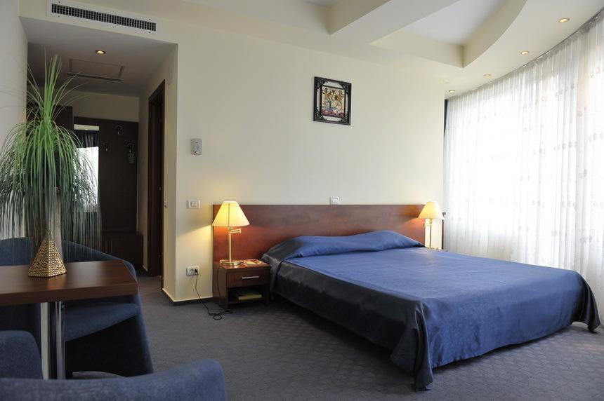 Samaa Hotel Boekarest Buitenkant foto